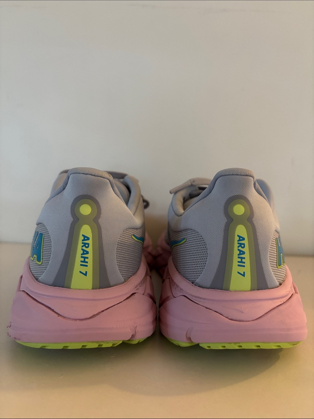 Hoka Women’s Arahi 7 Running Sneaker - Picture 2 of 7